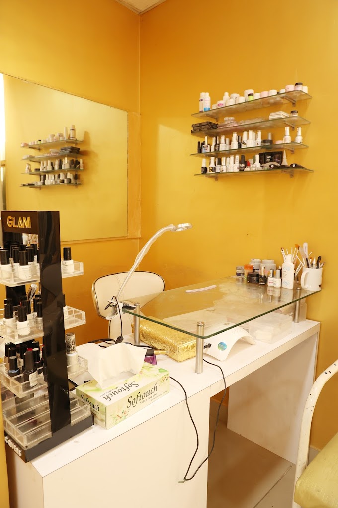 1664215680488nail center
